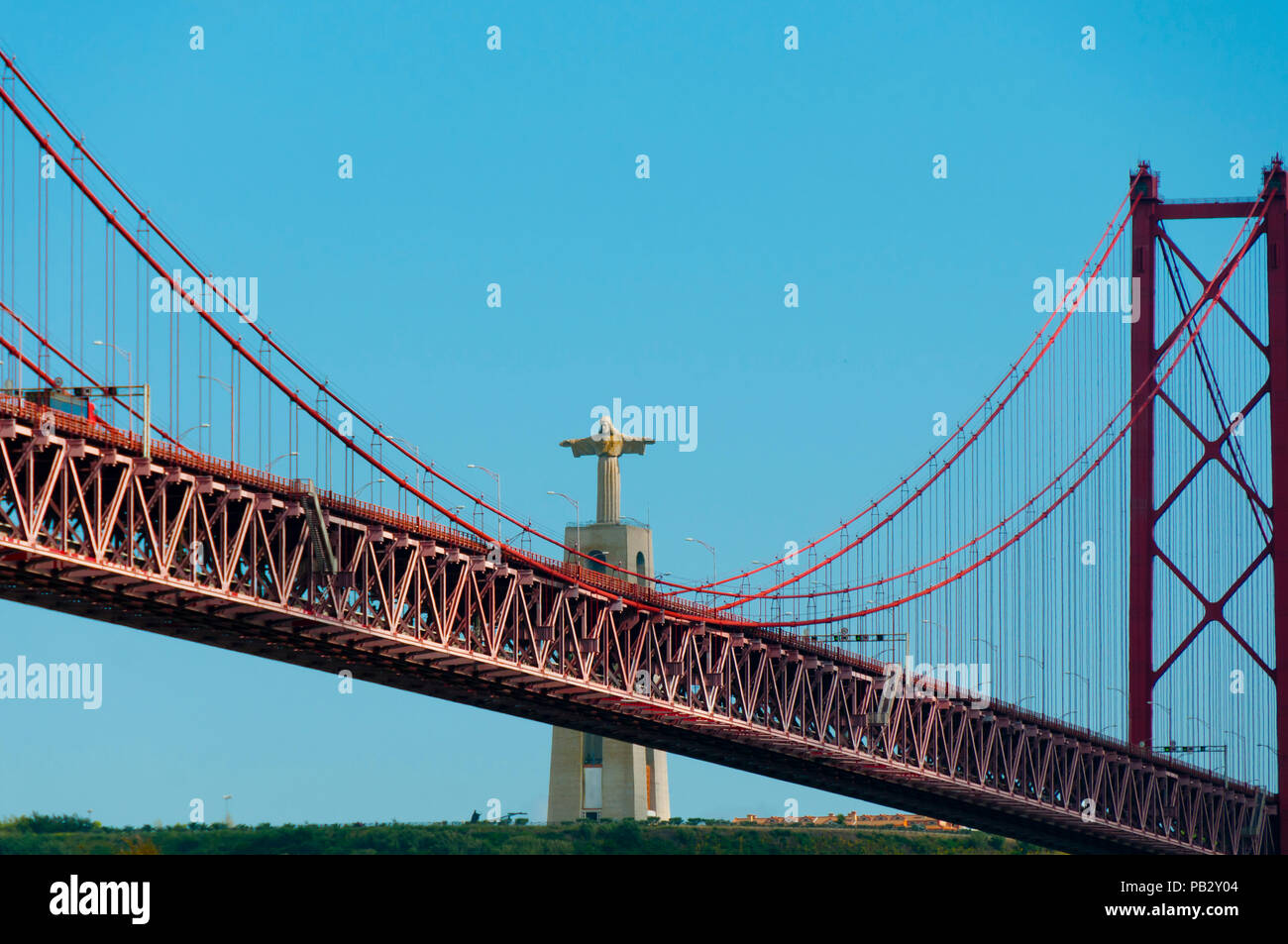 Christus, der König & 25 de Abril Brücke - Lissabon - Portugal Stockfoto