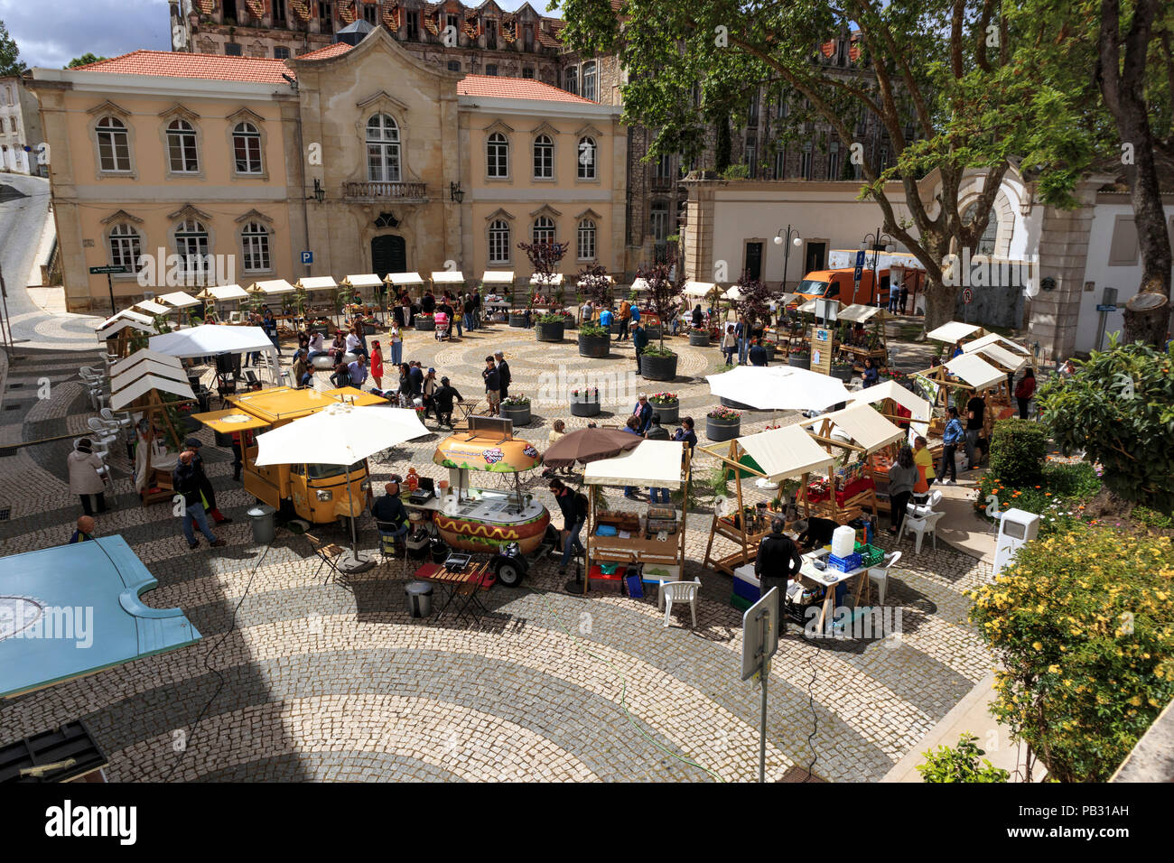 Marktstände vor dem Thermalkrankenhaus in Caldas Da Rainha Portugal Stockfoto