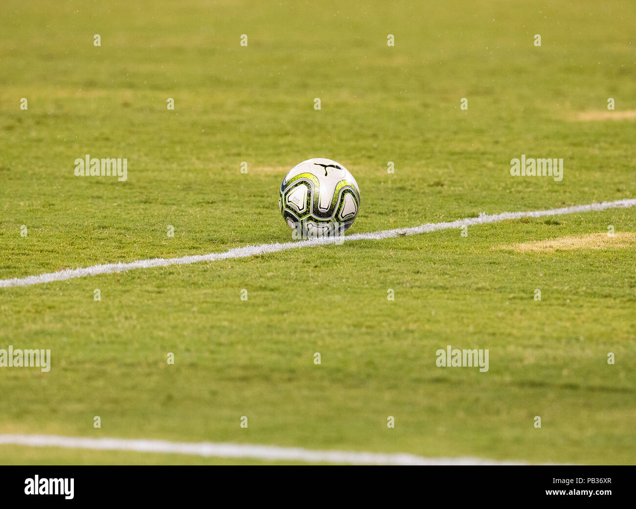 East Rutherford, NJ - 25. Juli 2018: Puma Fußball auf Pitch während der  ICC-Spiel zwischen Manchester City und Liverpool FC am MetLife Stadium  Liverpool gewann 2 - 1 Stockfotografie - Alamy