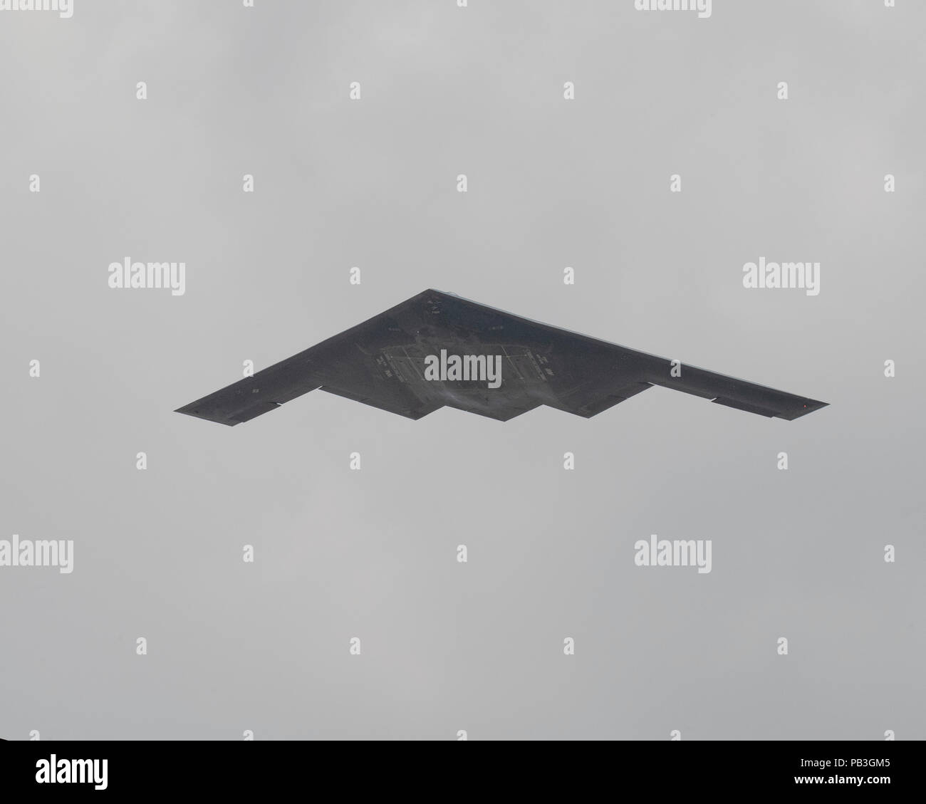 US Air Force Northrop Grumman B-2 ist ein Geist tealth' Bomber am 2018 Royal International Air Tattoo fliegen Stockfoto US Air Force Northrop Grumman B-2 ist ein Geist tealth' Bomber am 2018 Royal International Air Tattoo fliegen Stockfoto
