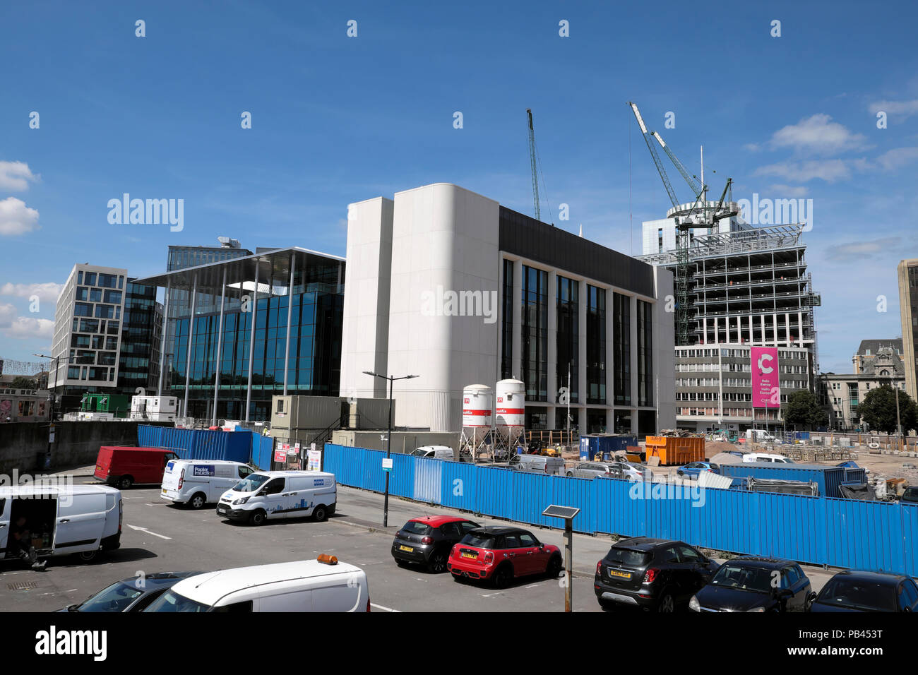 Norman Foster und Partner entworfene Gebäude im Bau in Cardiff Central Square neue Entwicklung in Wales UK KATHY DEWITT Stockfoto