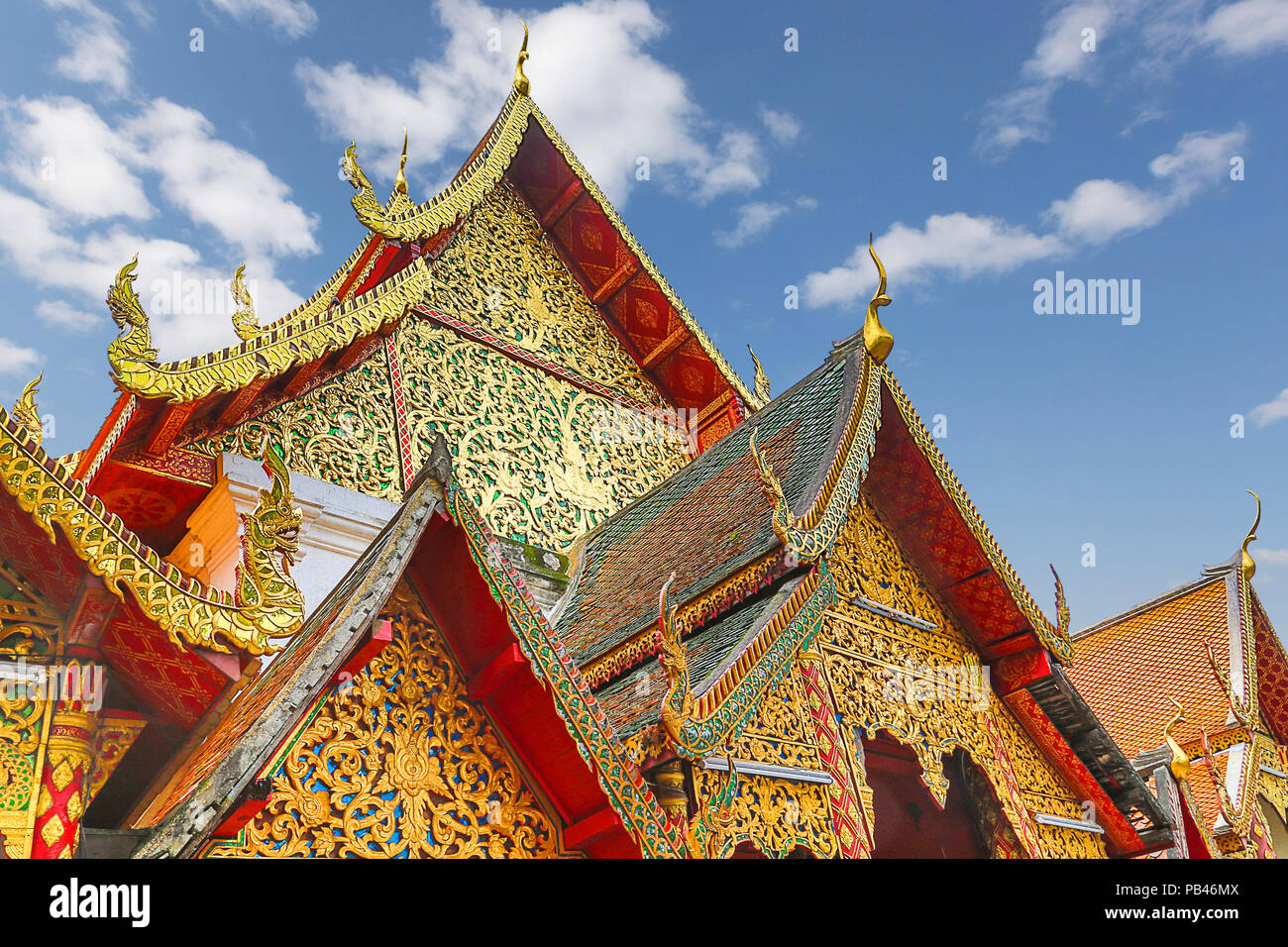 Einzelheiten über die traditionelle thailändische Architektur im Tempel bekannt als Wat Phra That Doi Suthep, in Chiang Mai, Thailan Stockfoto