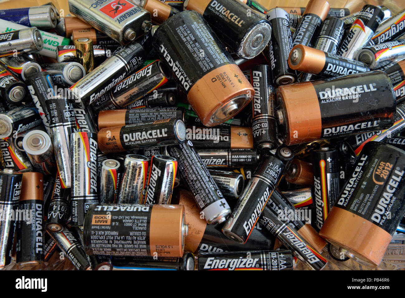 Eine Sammlung von Altbatterien, Greater Sudbury, Ontario, Kanada Stockfoto