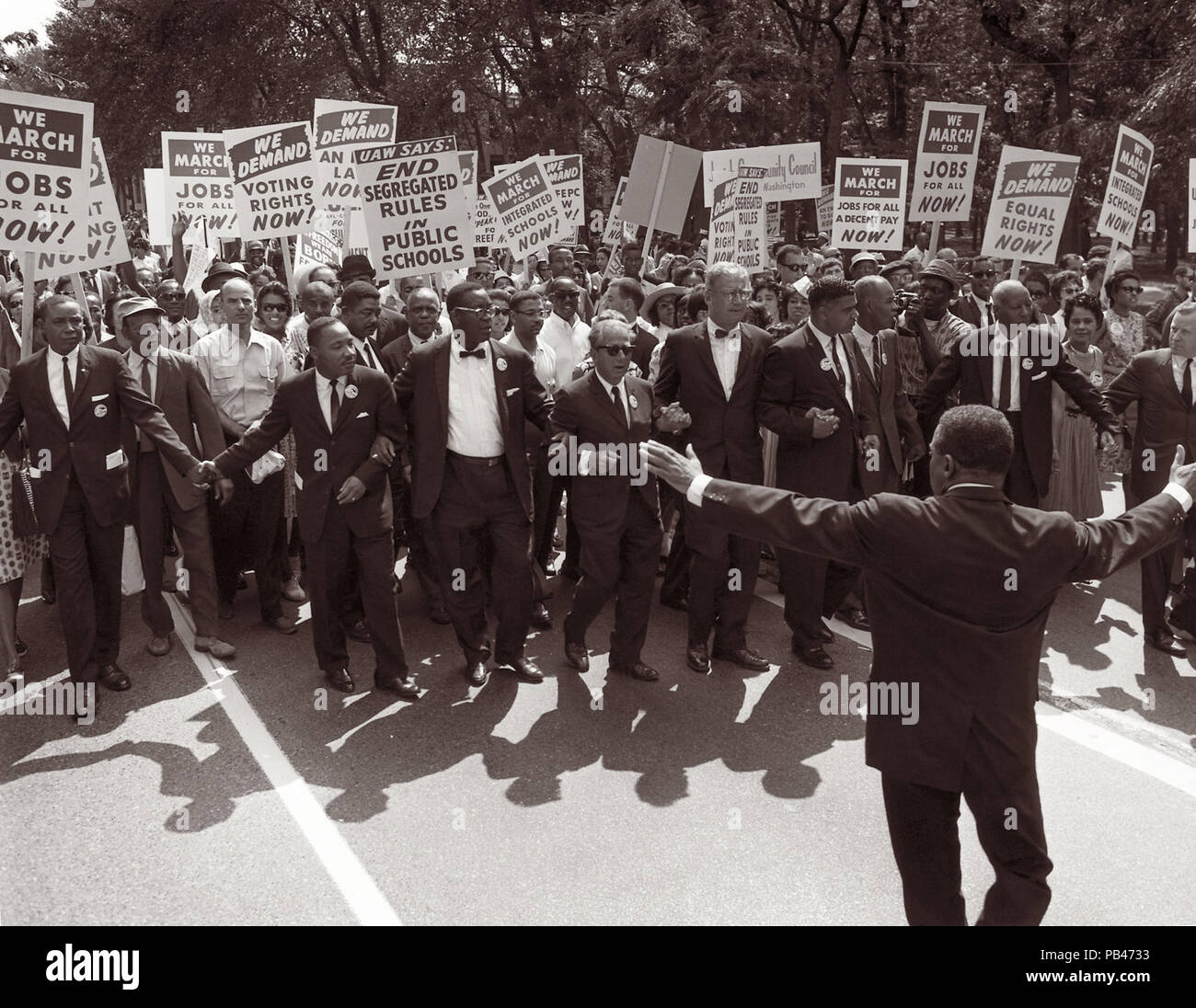 Martin Luther King, Jr. und anderen zivilen Rechte Führer an der Spitze der Marsch auf Washington für Jobs und Freiheit auf August 28,1963. Im März endete am Lincoln Memorial, wo Dr. König hat seine "Ich habe einen Traum' Rede haben. Stockfoto