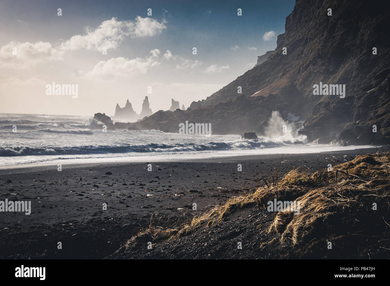 Sonnenaufgang Am Beruhmten Schwarzen Sandstrand Strand Reynisfjara