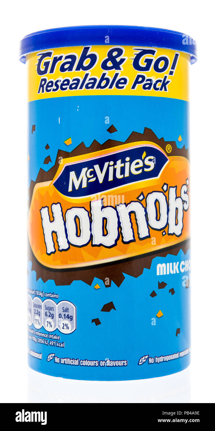 Winneconne, WI - 25 Juli 2018 - eine Tube McVitie's Hobnobs auf einem isolierten Hintergrund. Stockfoto