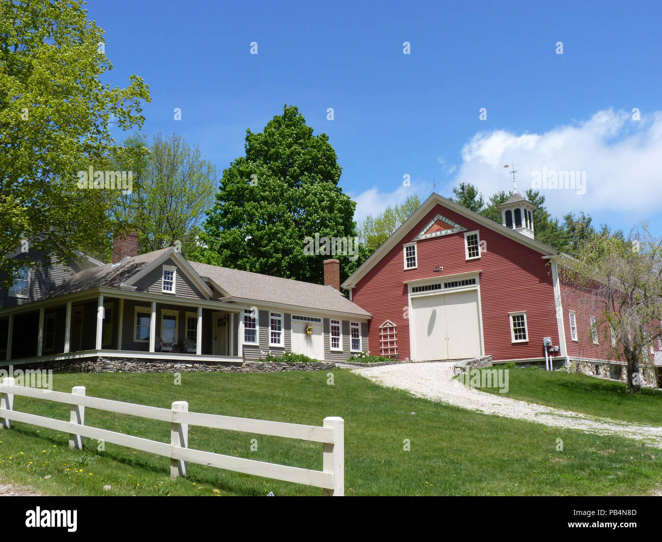 Blick auf Toddy-bach Hof und Haus von der Straße aus, Maine Stockfoto