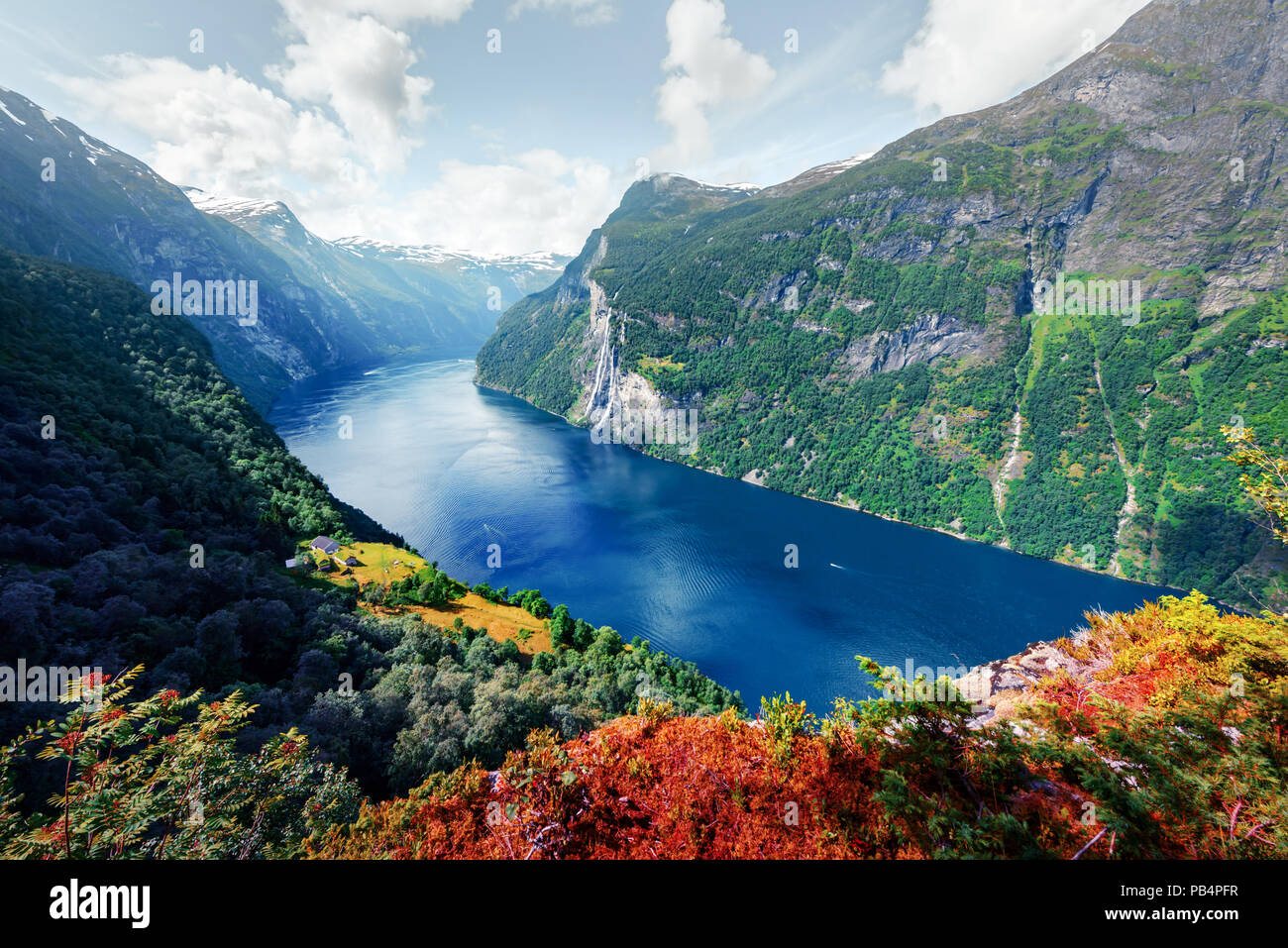 Atemberaubende Aussicht auf sunnylvsfjord Fjord Stockfoto