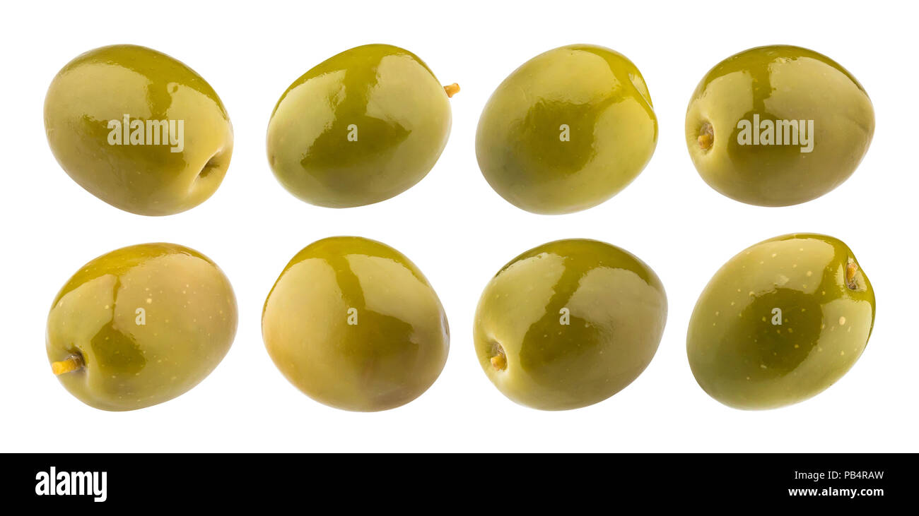 Grüne Oliven auf weißem Hintergrund mit Freistellungspfad isoliert Stockfoto