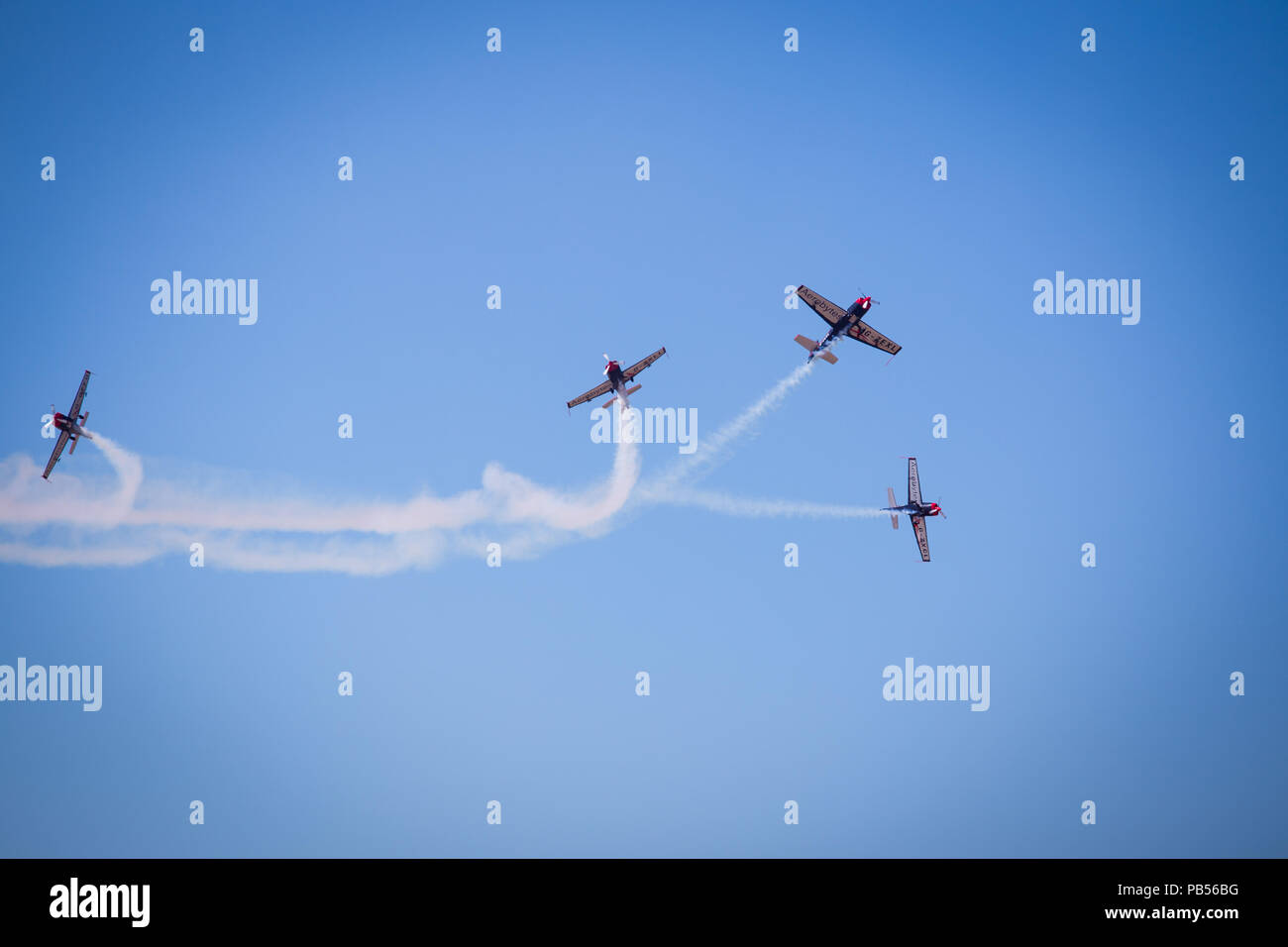 Stunt Ebenen durchführen an den Southport 2018 Airshow Stockfoto