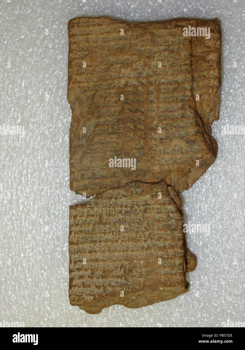 Keilschrift Tablet: NIR-Gal lu e-NE, balag zu Ninurta. Kultur: seleukiden oder PARTHISCHEN. Abmessungen: 5 x 3 3/4 x 1 1/4 in. (14,5 x 7,6 x 3,1 cm). Datum: Ca. 2nd-1st Jahrhundert v. Chr.. Museum: Metropolitan Museum of Art, New York, USA. Stockfoto