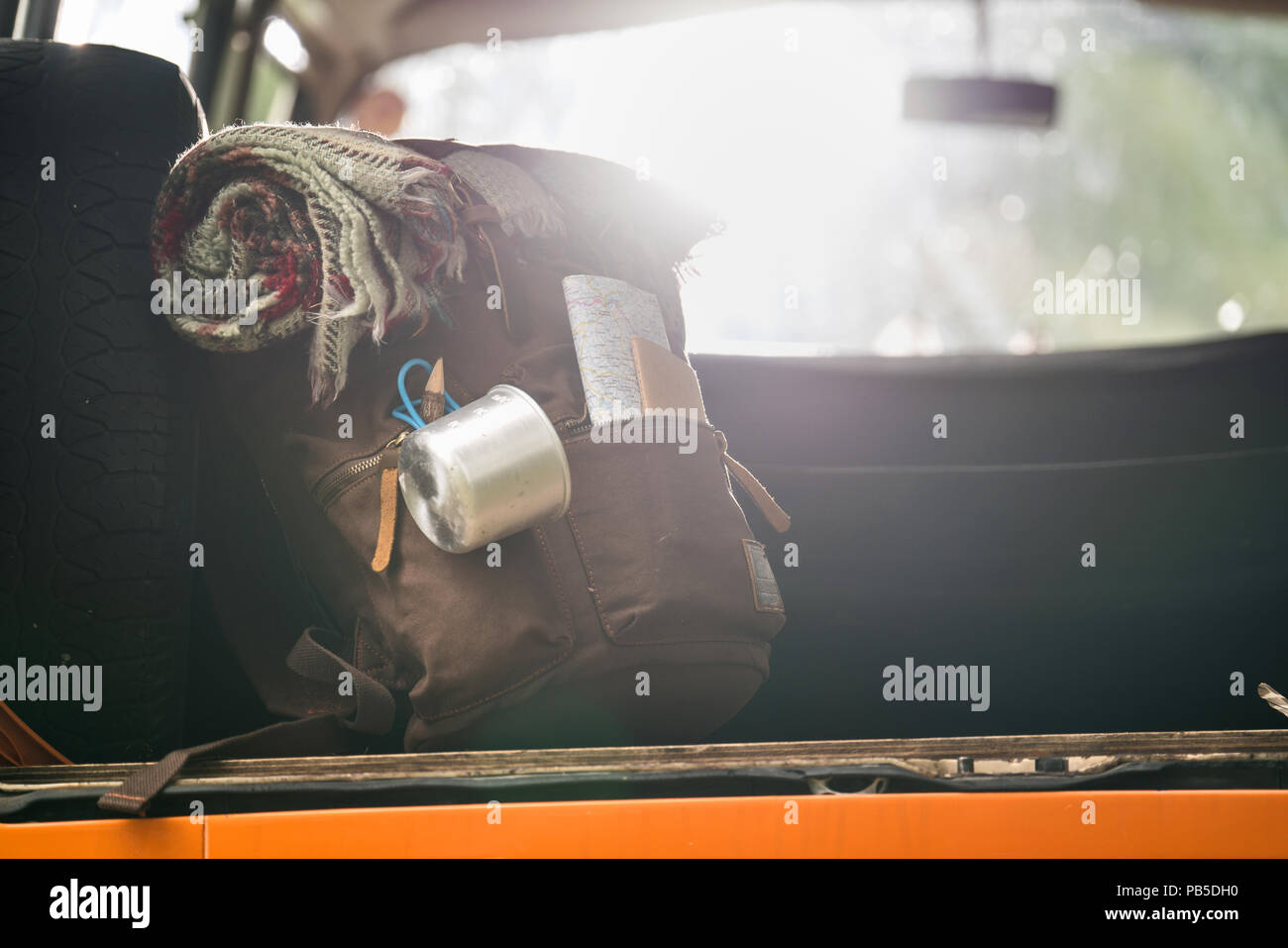 Rucksack in einem Lkw, bereit zum Wandern Stockfoto