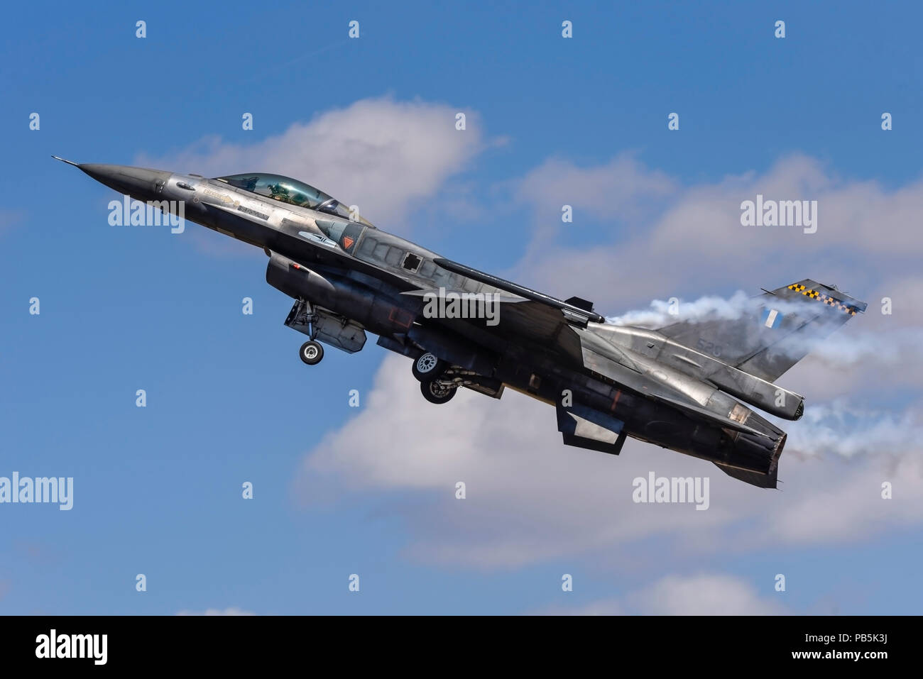 Griechische Lockheed Martin F-16 'Zeus' an der Royal International Air Tattoo, RIAT 2018, RAF Fairford. Hellenic Air Force F-16C Block 52+ mit Conformal tanks Stockfoto