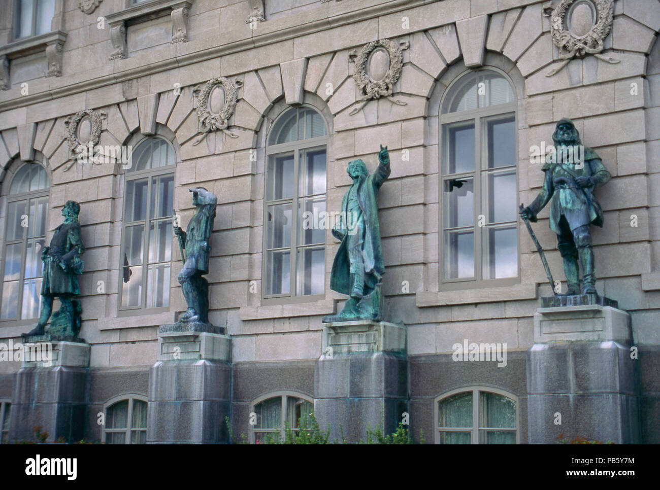 D'Iberville, LaVerendrye, Marquette, und Joliet Statuen, Hotel du Parlement, Quebec City, Kanada. Foto Stockfoto