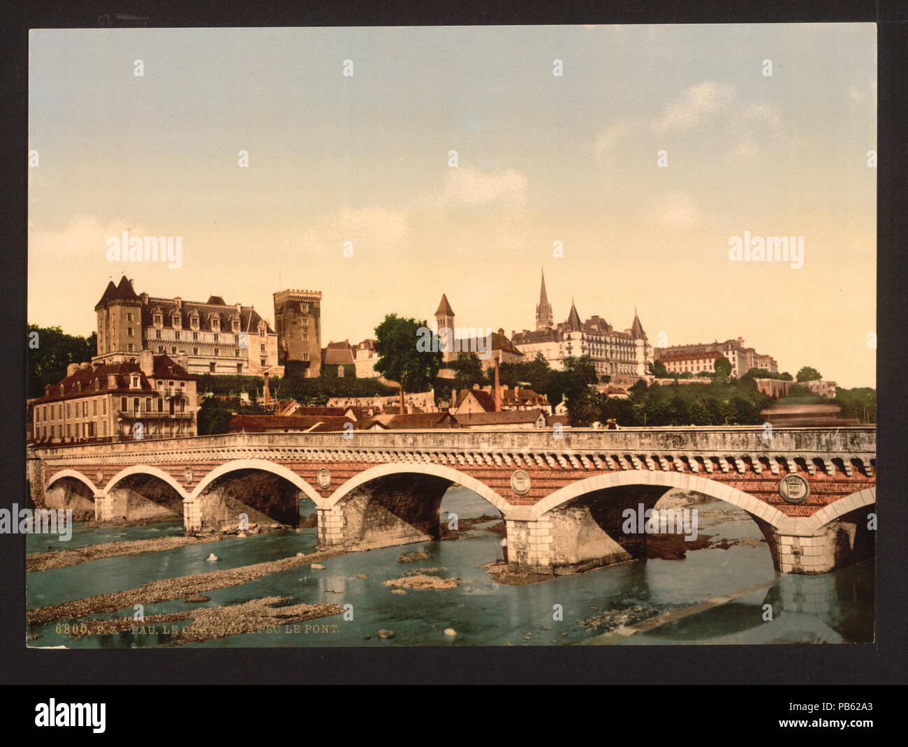 1621 Die Burg und Brücke, Pau, Pyrenäen, Frankreich - LCCN 2001698665 Stockfoto
