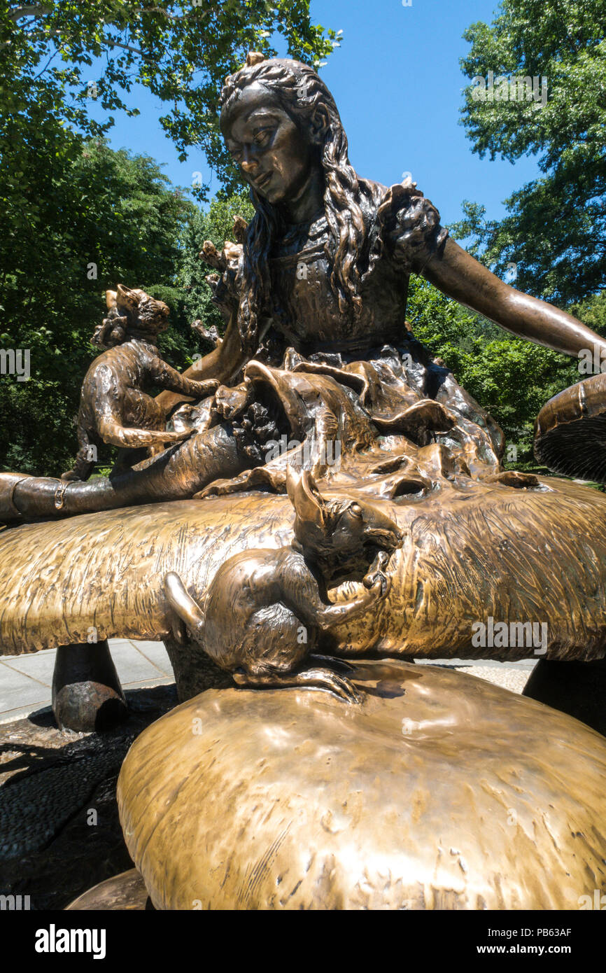 Alice im Wunderland Skulptur, Central Park, New York City, USA Stockfoto