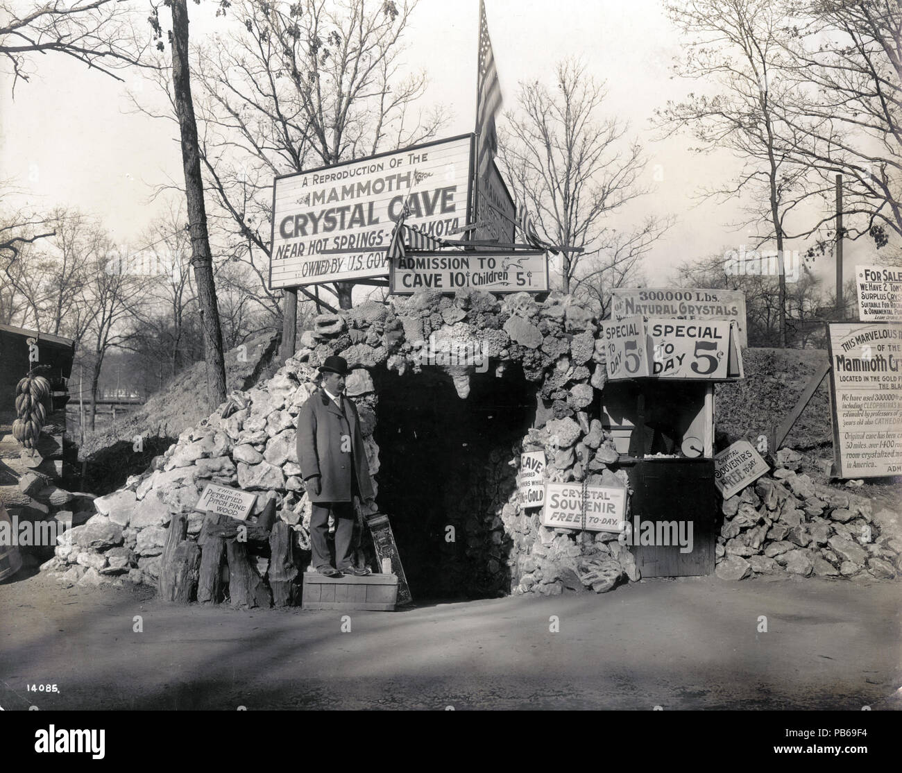 989 Mammouth Crystal Cave Reproduktion Ausstellung im Ministerium für Bergbau und Metallurgie an der Weltausstellung 1904 Stockfoto