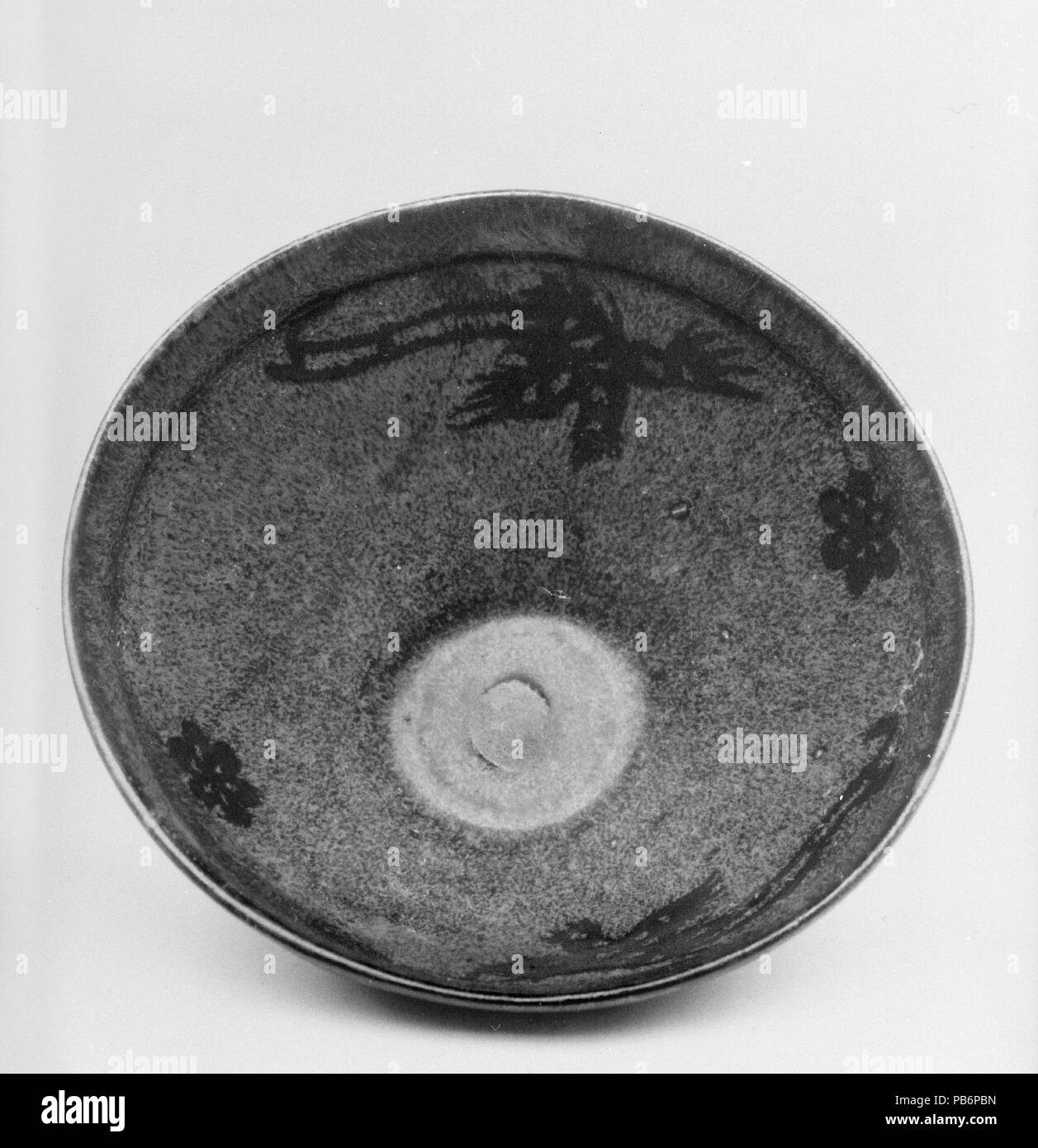 Schüssel. Kultur: China. Abmessungen: H.2 11/16 in. (6,8 cm); Durchm. 5 1/16-in. (12,9 cm). Museum: Metropolitan Museum of Art, New York, USA. Stockfoto