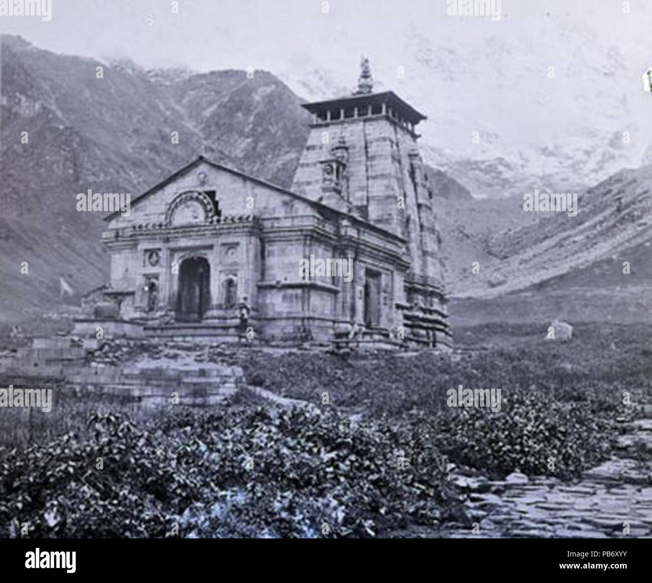 . Englisch: Altes Foto von Kedarnath Tempel schossen in den 1880er Jahren. 1880 s 855 von Kedarnath Tempel 1880 Stockfoto