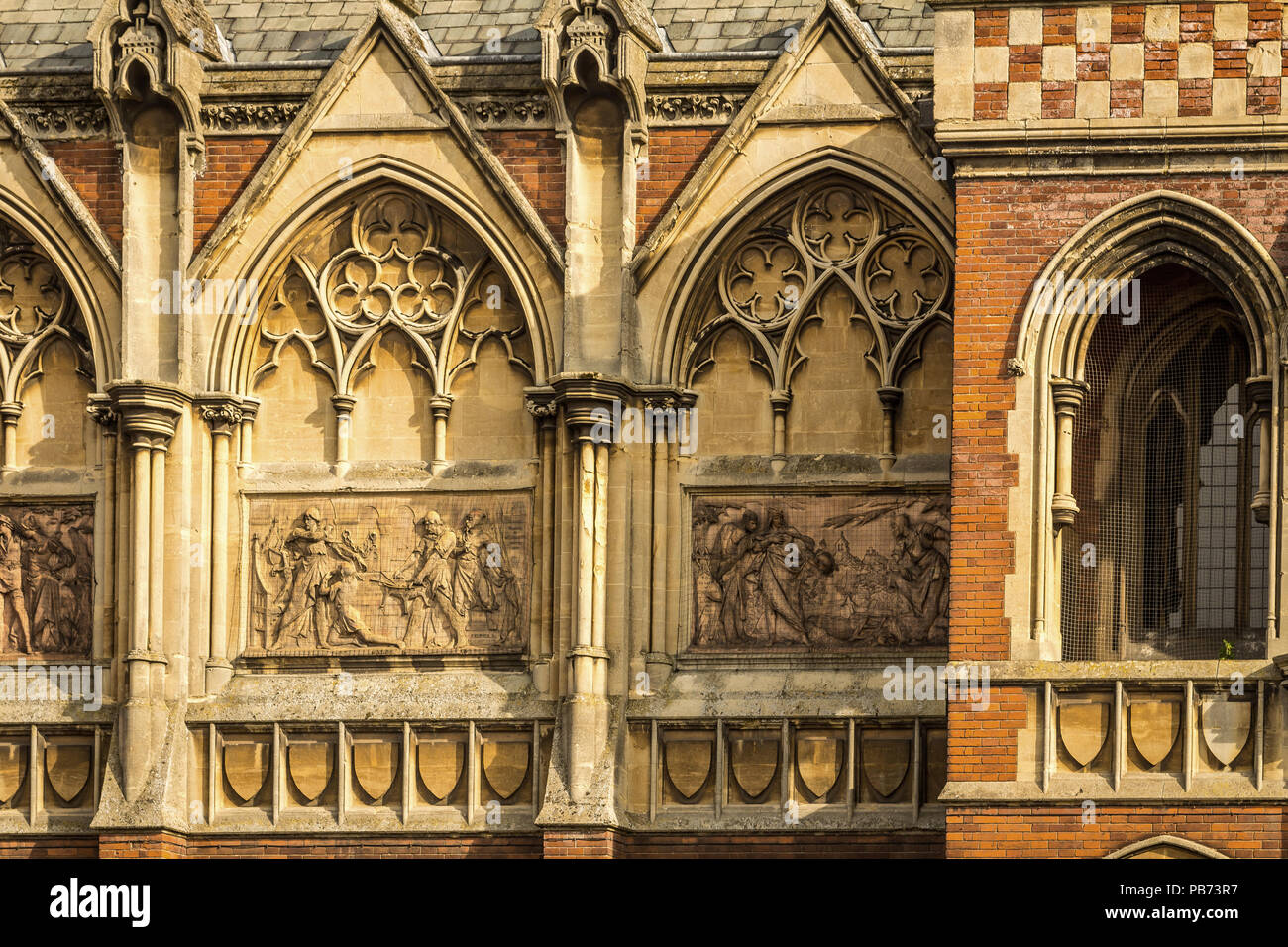 Blick auf die beeindruckende Architektur der Royal Shakespeare Theatre in Stratford-upon-Avon. Stockfoto