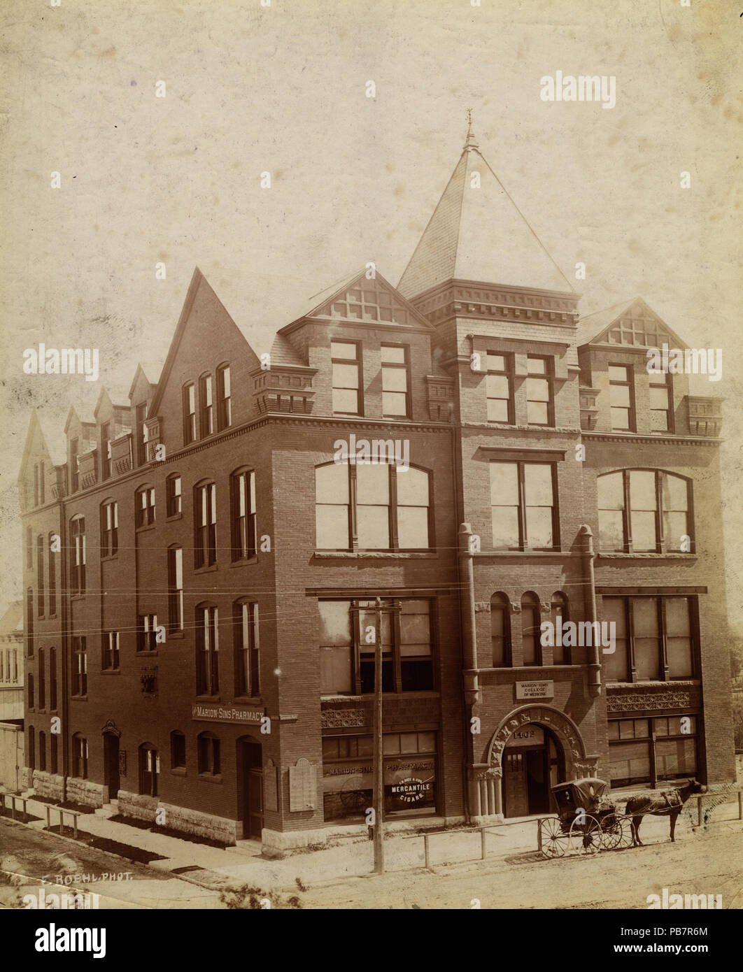 999 Marion Sims Medical College, South Grand Avenue und Caroline Street Stockfoto