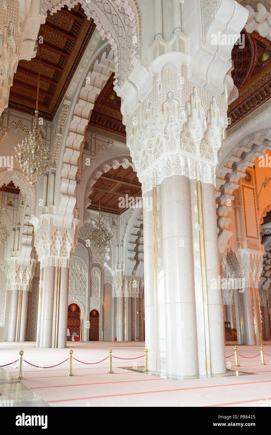 CASABLANCA, MAROKKO - Sep 1, 2015: Innenraum der Moschee Hassan II oder Grande Mosquee Hassan II. Es ist die größte Moschee in Marokko und die 13. größte Stockfoto