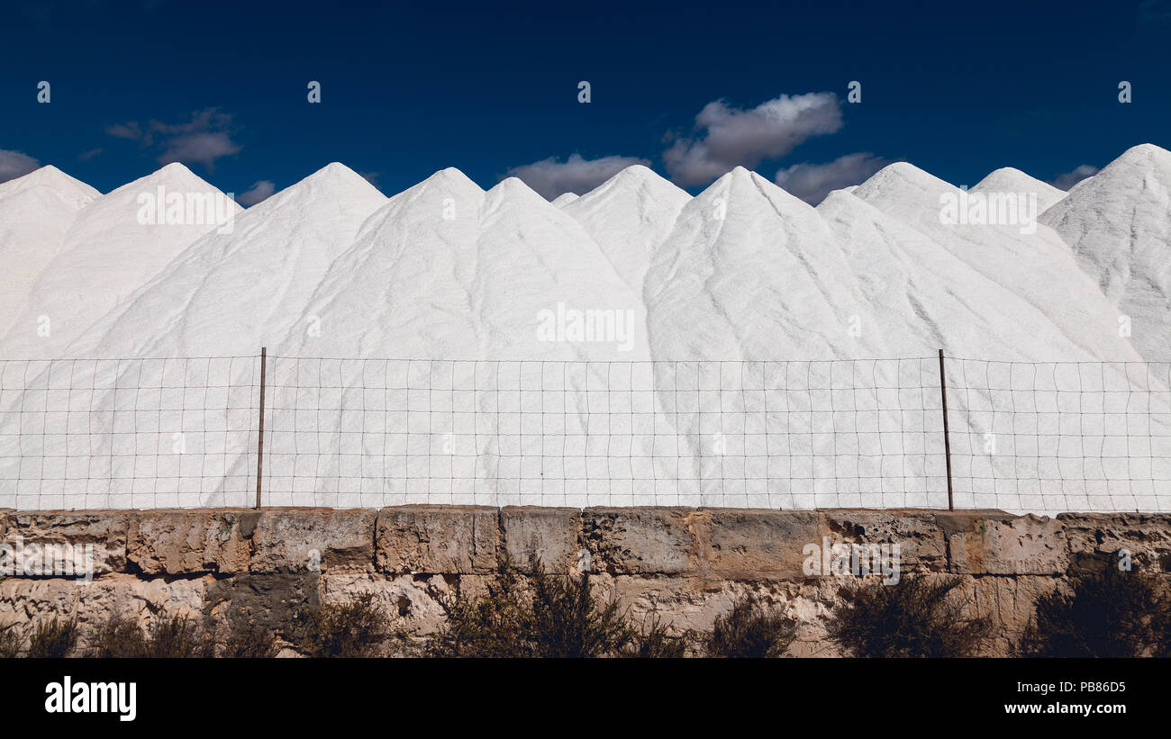 Fleur de Sel in der Salzgewinnung Salz berge Storage Stockfoto