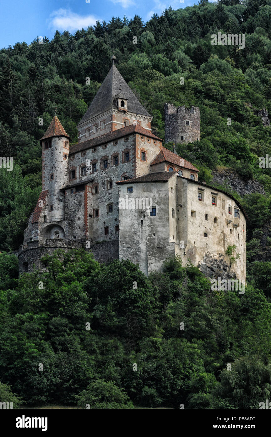 Castel Trostburg oder Castel Forte im Eisacktal in der Nähe von Ponte Gardena. Bozen, Norditalien. Stockfoto
