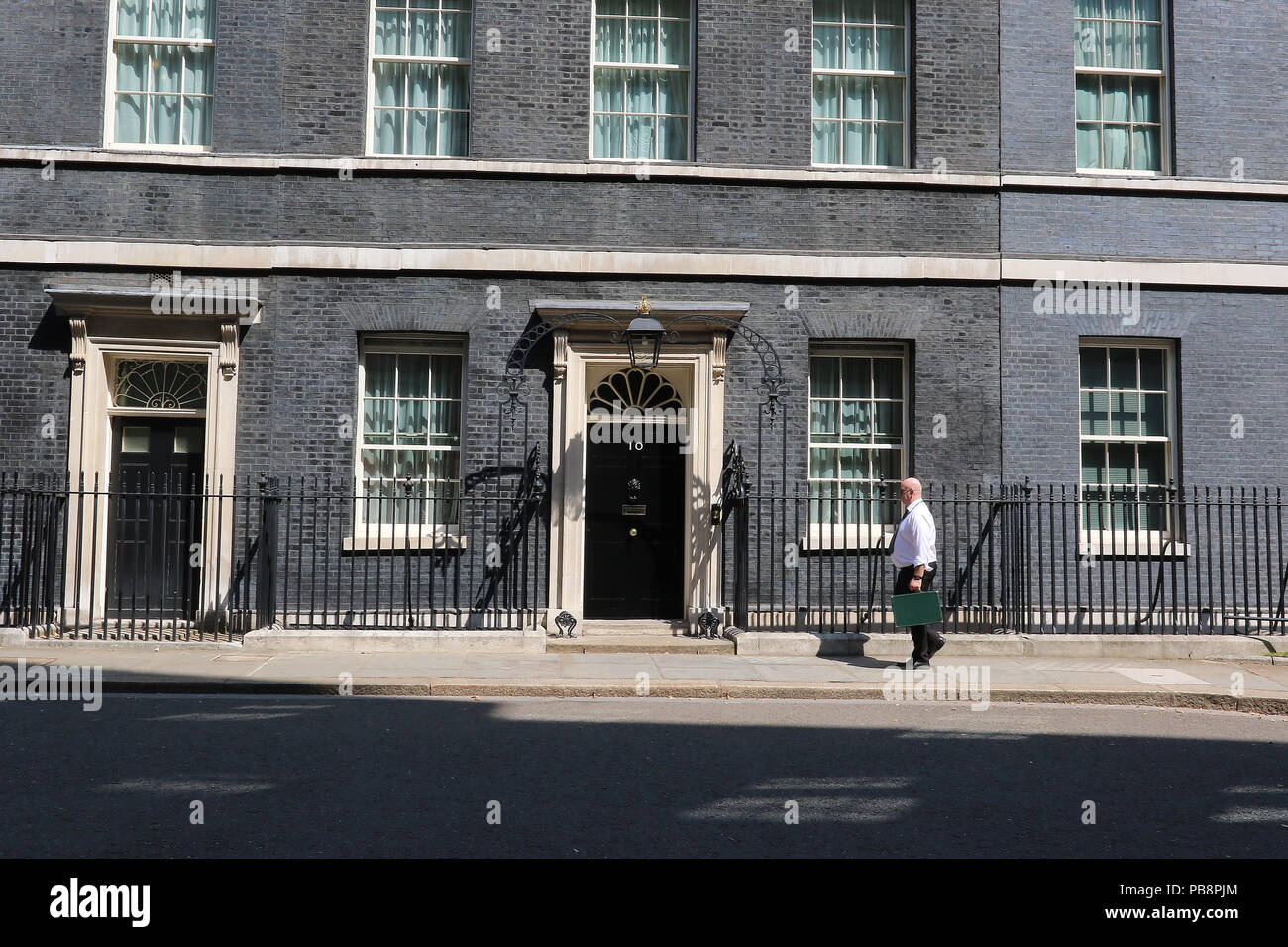 London, Großbritannien. 28. Juli 2018. British Prime Minister's Office, 10 Downing Street, Westminster, London, UK, 27. Juli 2018, Foto von Richard Goldschmidt Credit: Rich Gold/Alamy leben Nachrichten Stockfoto