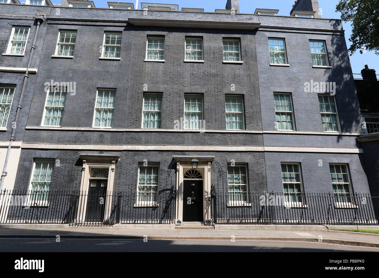 London, Großbritannien. 28. Juli 2018. British Prime Minister's Office, 10 Downing Street, Westminster, London, UK, 27. Juli 2018, Foto von Richard Goldschmidt Credit: Rich Gold/Alamy leben Nachrichten Stockfoto