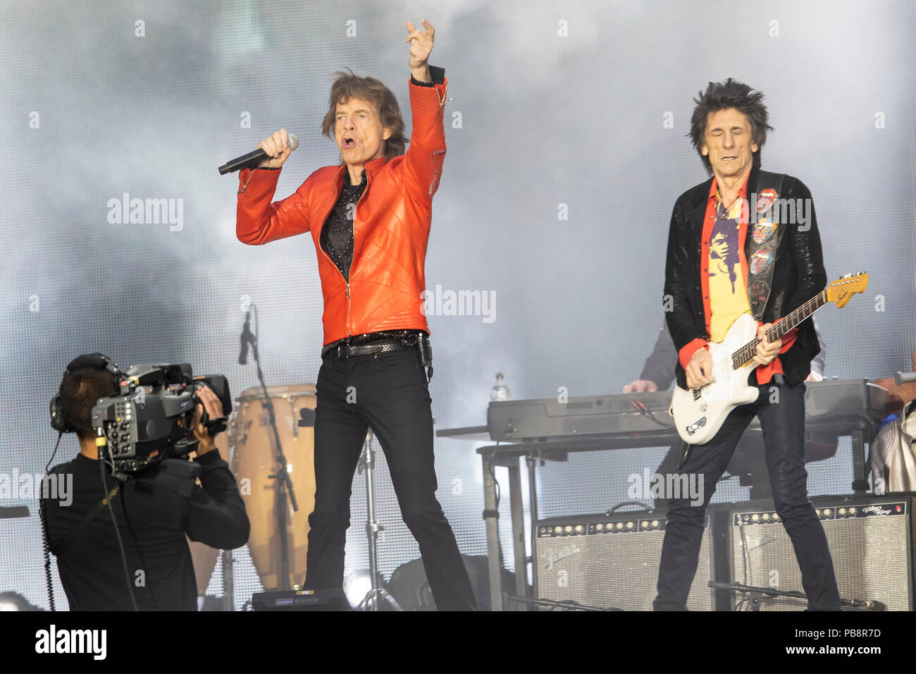 Berlin, Deutschland. 22. Juni, 2018. 19/der Rolling Stones, Mick Jagger,  Gitarrist Ron Wood (von links nach rechts) live im "Kein Filter"-Tour im  Berliner Olympiastadion am 22.06.2018. Rock, Blues, Blues Rock, Rock Band
