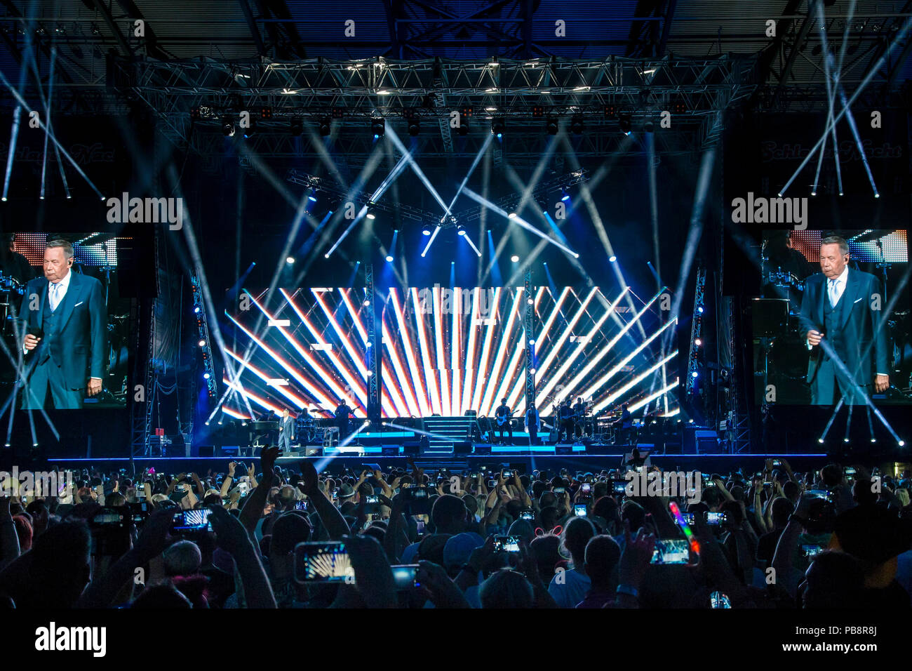 Dresden, Deutschland. 16 Juni, 2018. 18/Sanger Roland Kaiser bei seinem Auftritt in der Hit des Jahres an den DDV-Stadion Dresden, 16.06.18, | Verwendung der weltweiten Kredit: dpa/Alamy leben Nachrichten Stockfoto Dresden, Deutschland. 16 Juni, 2018. 18/Sanger Roland Kaiser bei seinem Auftritt in der Hit des Jahres an den DDV-Stadion Dresden, 16.06.18, | Verwendung der weltweiten Kredit: dpa/Alamy leben Nachrichten Stockfoto