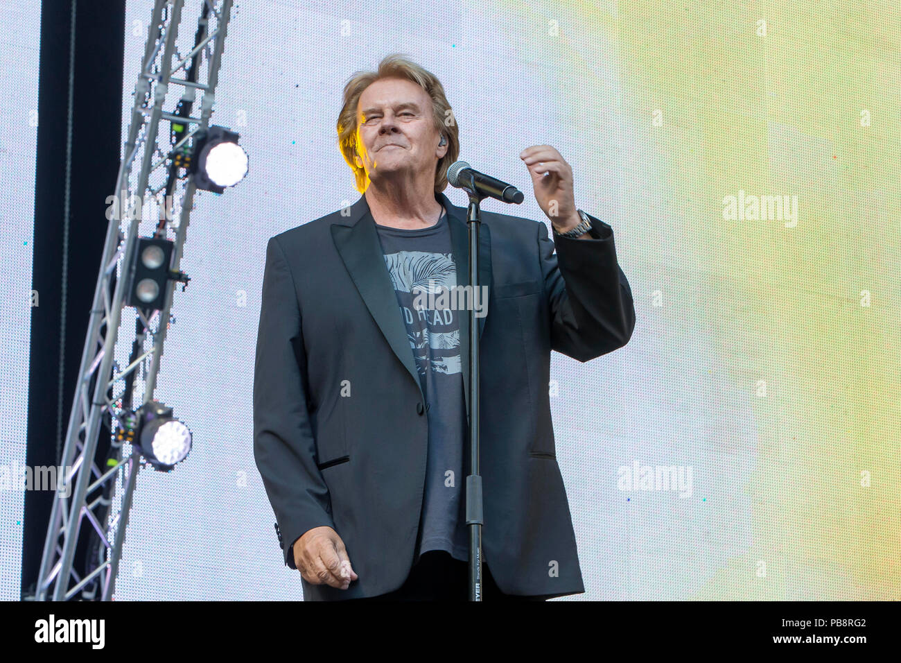 Dresden, Deutschland. 16 Juni, 2018. 18/Sanger Howard Carpendale während seiner Leistung in der Hit des Jahres an den DDV-Stadion Dresden, 16.06.18, | Verwendung der weltweiten Kredit: dpa/Alamy leben Nachrichten Stockfoto Dresden, Deutschland. 16 Juni, 2018. 18/Sanger Howard Carpendale während seiner Leistung in der Hit des Jahres an den DDV-Stadion Dresden, 16.06.18, | Verwendung der weltweiten Kredit: dpa/Alamy leben Nachrichten Stockfoto