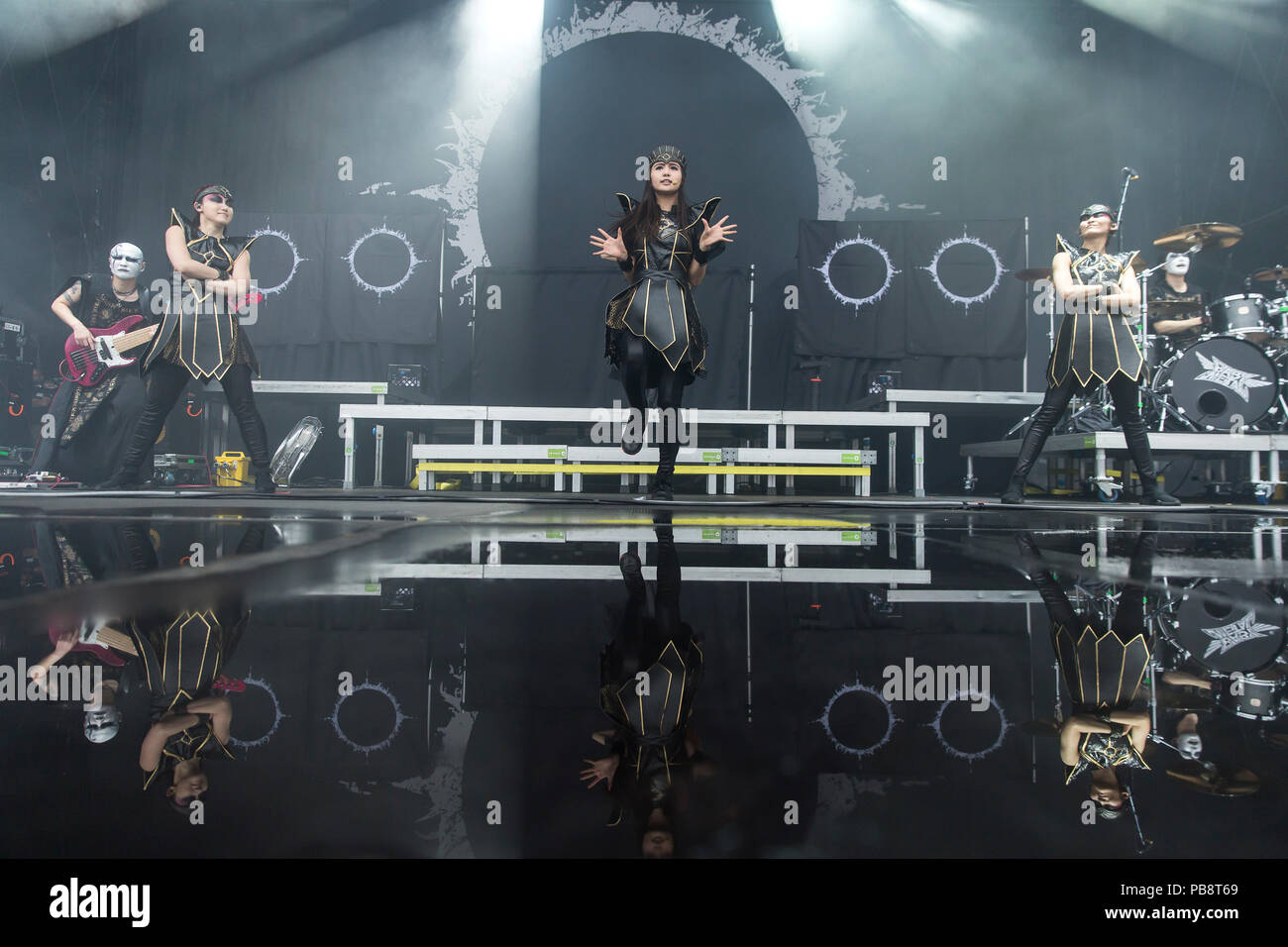 Berlin Deutschland 01 Juni 18 19 Babymetal Sanger Und Tanzer Su Metal Suzuka Nakamoto Yuimetal Yui Mizuno Und Moametal Moa Kikuchi Live Auf Dem Rock Am Ring Festival Vom 01 03 06 18 Auf Dem Nurburgring In Berlin Deutschland 01 Juni 18 19 Babymetal Sanger Und Tanzer Su Metal Suzuka Nakamoto Yuimetal Yui Mizuno Und Moametal Moa Kikuchi Live Auf Dem Rock Am Ring Festival Vom 01 03 06 18 Auf Dem Nurburgring In