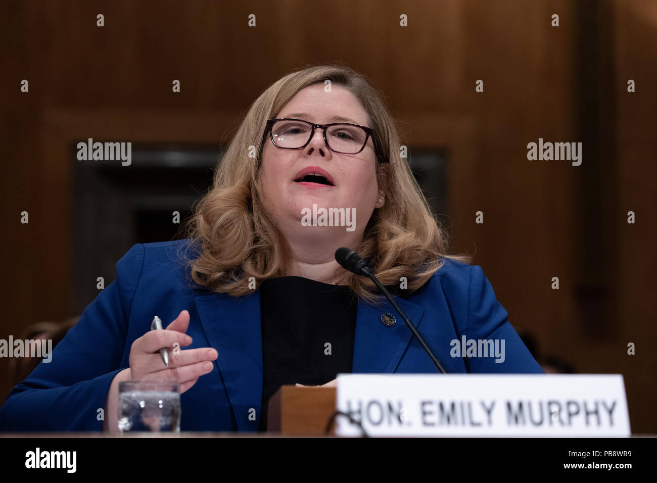 Administrator der General Services Administration Emily Murphy bezeugt, während die Vereinigten Staaten Senat Anhörung über die Herausforderungen und Chancen der vorgeschlagenen staatlichen Reorganisation auf dem Capitol Hill in Washington, DC am 26. Juli 2018. Credit: Alex Edelman/CNP/MediaPunch Stockfoto