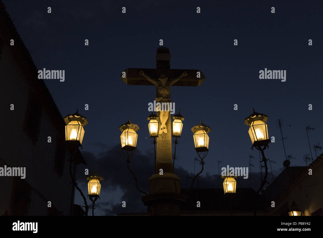 Juni 10, 2018 - Córdoba, Spanien - Christus der Laternen in der Nacht. Córdoba war die Hauptstadt des späteren Hispania in die Zeiten der römischen Republik, oder der Bética Provinz während des Römischen Reiches und das Kalifat von Córdoba während der moslemischen Ära. Credit: Lito Lizana/SOPA Images/ZUMA Draht/Alamy leben Nachrichten Stockfoto