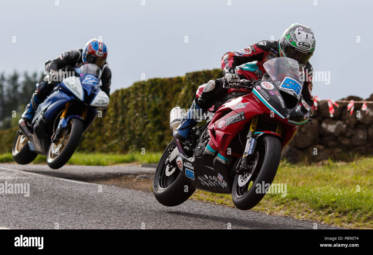 Consolation-maisonnettes, Antrim, Nordirland. 27. Juli, 2018. Die armoy Straße Rennen; Adam McLean und Paul Jordan in Aktion während der SuperSport rennen Credit: Aktion plus Sport/Alamy leben Nachrichten Stockfoto