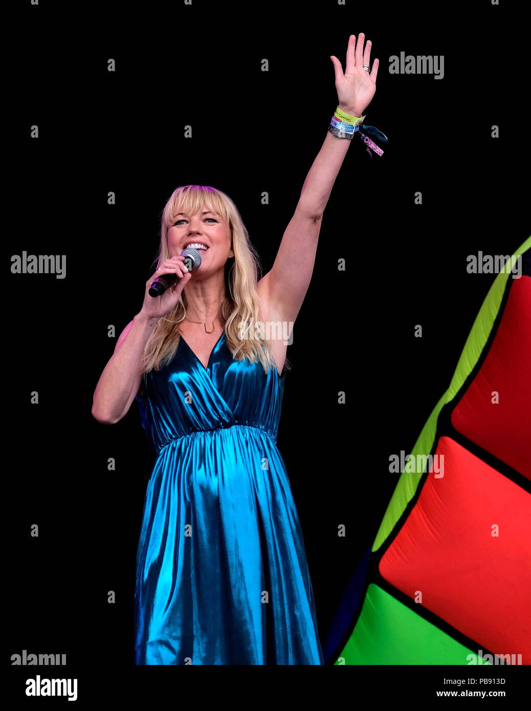 Camp Bestival Festival Tag 1 - 27. Juli 2018. Sara Cox präsentiert Just Can't Get Enough 80s, auf der Bühne, Lulworth, Dorset, Großbritannien Stockfoto