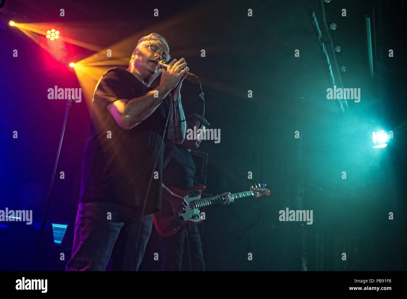 Glasgow, Schottland. 27., Juli, 2018. Neue schottische Band Caezar spielen mit ex-Schalldämpfer Joe Donnelly und Jinky Gilmore live spielen zum ersten Mal in Oran Mor. © Stuart Westwood/Alamy leben Nachrichten Stockfoto