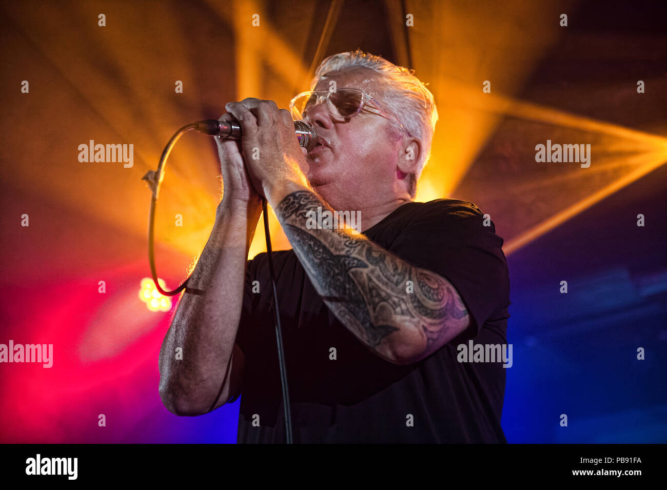 Glasgow, Schottland. 27., Juli, 2018. Neue schottische Band Caezar spielen mit ex-Schalldämpfer Joe Donnelly und Jinky Gilmore live spielen zum ersten Mal in Oran Mor. © Stuart Westwood/Alamy leben Nachrichten Stockfoto