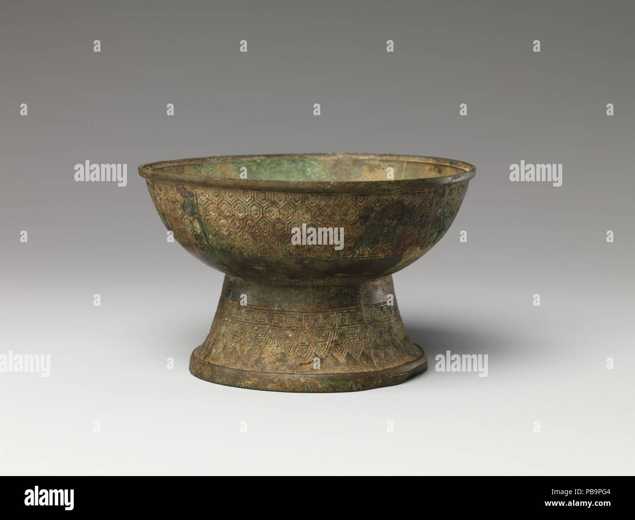 Schüssel. Kultur: China. Abmessungen: H.2 11/16 in. (6,8 cm); Durchm. 4 7/17 in. (11,3 cm). Museum: Metropolitan Museum of Art, New York, USA. Stockfoto