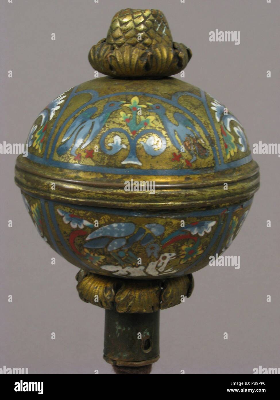 Sphärische Knop. Kultur: Deutsch. Abmessungen: Insgesamt: 5 3/8 x 3 11/16 in. (13,7 x 9,4 cm). Datum: Ende des 12. Jahrhunderts. Museum: Metropolitan Museum of Art, New York, USA. Stockfoto