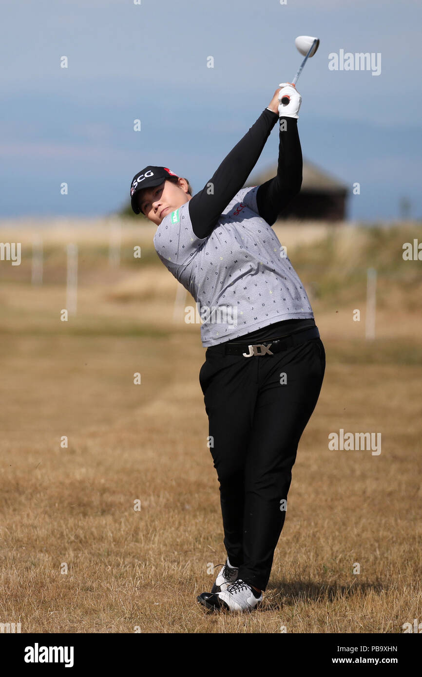 Thailand's Moriya Jutanugarn nimmt ihren zweiten Schuß am sechzehnten Tag zwei Der 2018 Aberdeen Standard Investitionen Ladies Scottish Open im Gullane Golf Club. Stockfoto