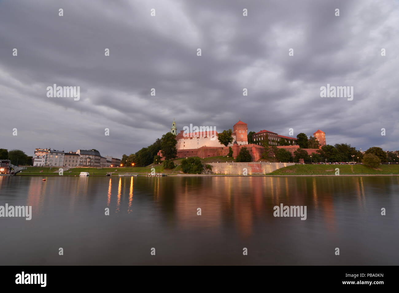 Schloss Wawel, von der Weichsel gesehen. Krakau. Polen Stockfoto