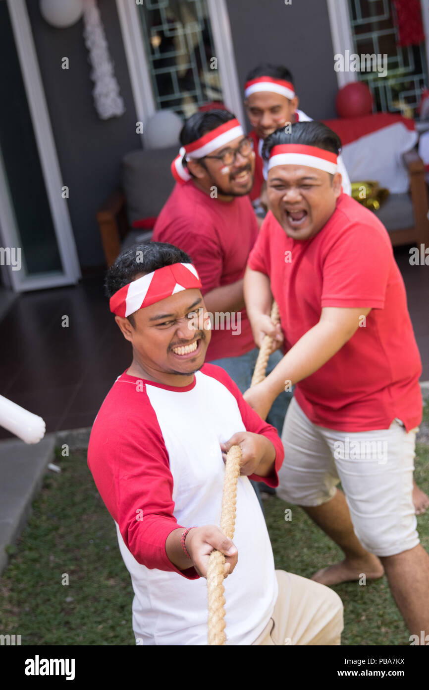 Indonesische Tauziehen Wettbewerb Stockfoto