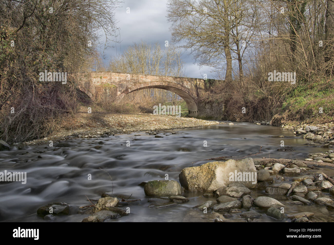 Eine alte mittelalterliche Brücke Stockfoto