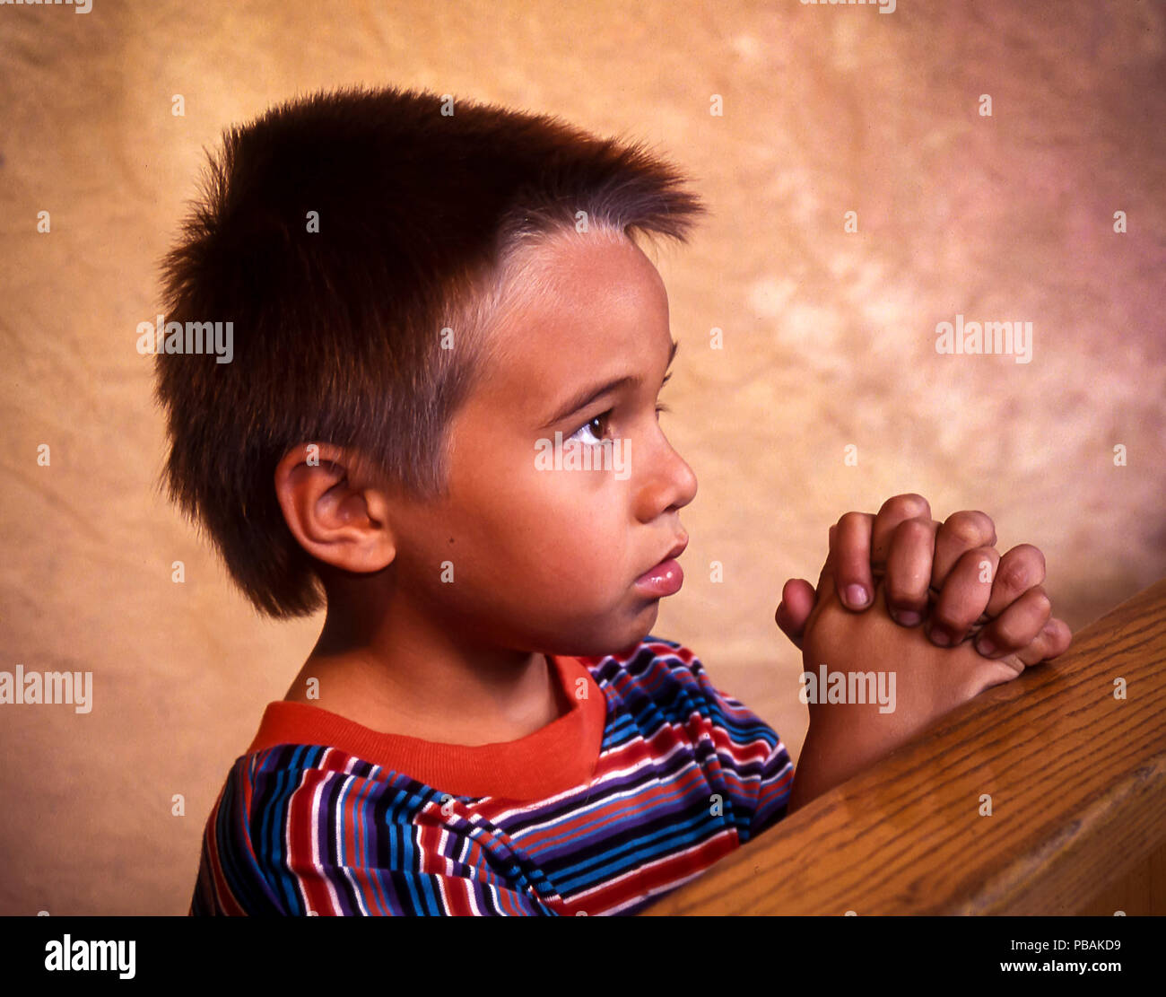 Junge Native American Christian Kind beten HERR © Myrleen Pearson.... Ferguson Cate Stockfoto