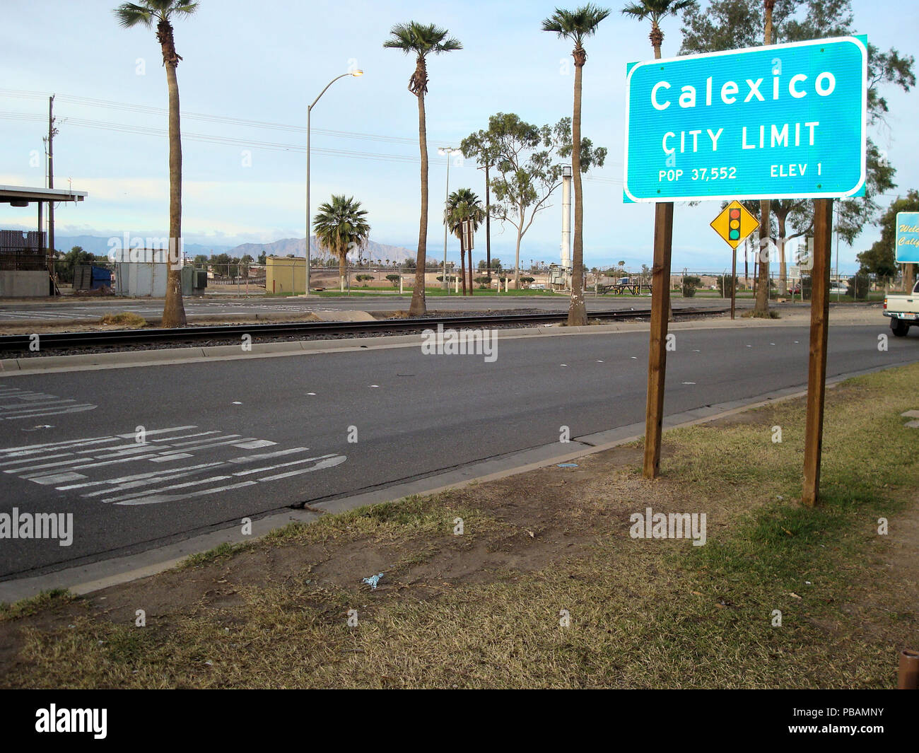 Stadt Zeichen für Reisende, die die Grenze mit dem Auto von Mexicali, Baja California, Mexiko, in Calexico, California, United States. Stockfoto