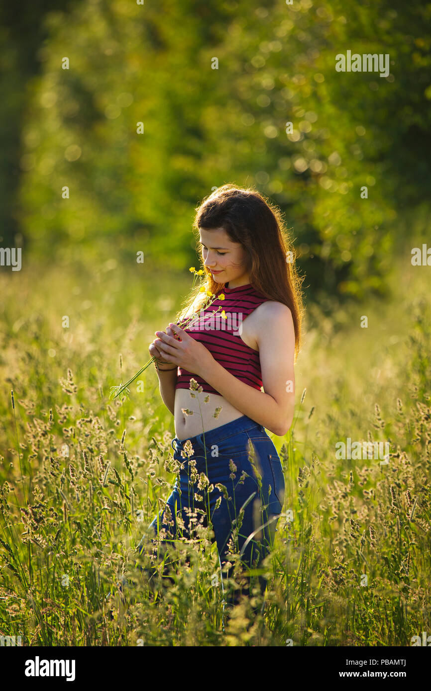 Outdoor Portrait von ein hübsches junges Mädchen Stockfoto