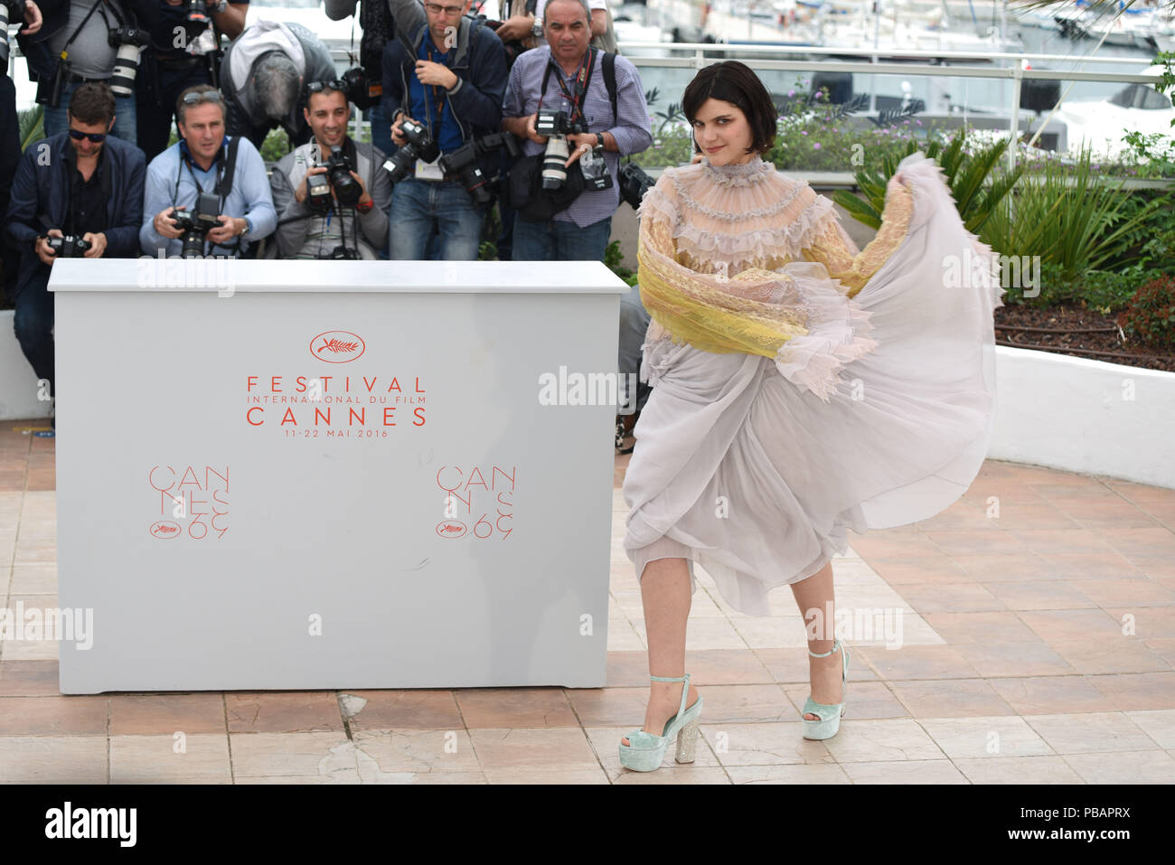 Mai 13, 2016 - Cannes, Frankreich: Soko besucht die 'La Danseuse" fotoshooting während des 69. Filmfestival in Cannes. Soko lors du 69eme Festival de Cannes. *** Frankreich/KEINE VERKÄUFE IN DEN FRANZÖSISCHEN MEDIEN *** Stockfoto